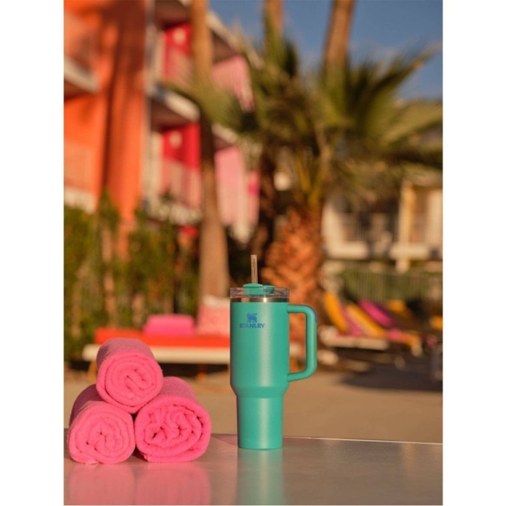 Stanley Tumbler 40oz Aqua color - Picture 4 of 4